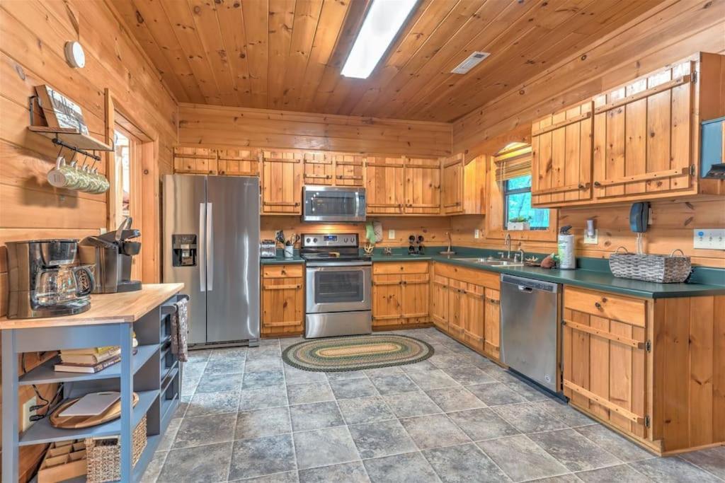 Dogwood Lodge - Dog Friendly W Hot Tub & Fire Pit Morganton Exterior photo