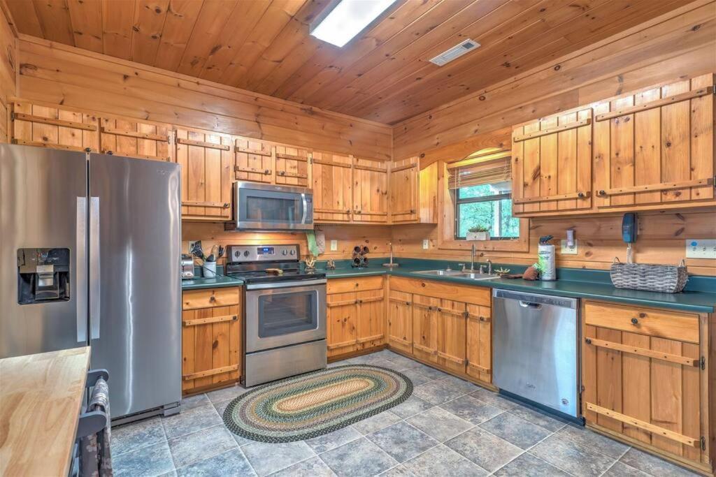 Dogwood Lodge - Dog Friendly W Hot Tub & Fire Pit Morganton Exterior photo