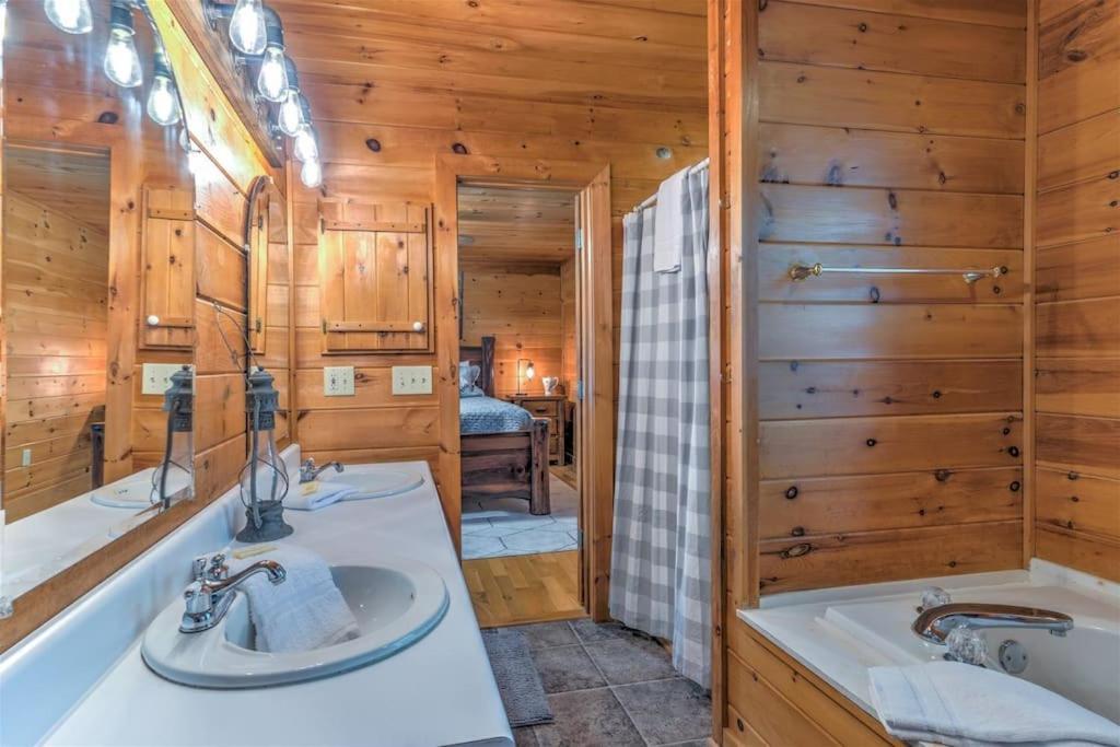 Dogwood Lodge - Dog Friendly W Hot Tub & Fire Pit Morganton Exterior photo